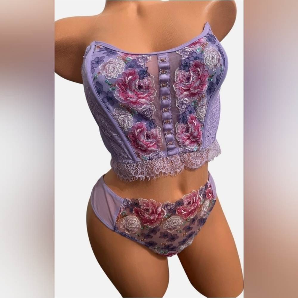 Victoria's Secret  Size XL-38C/38D Embroidered  Strapless Corset